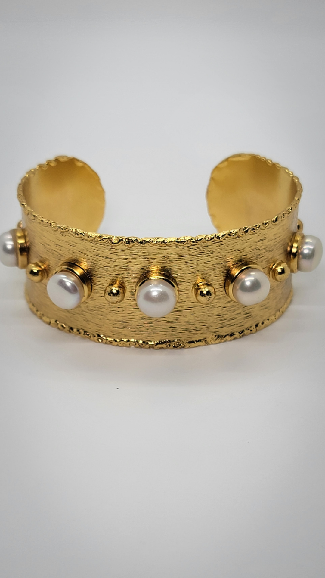 Magnificent Pearled Cuff