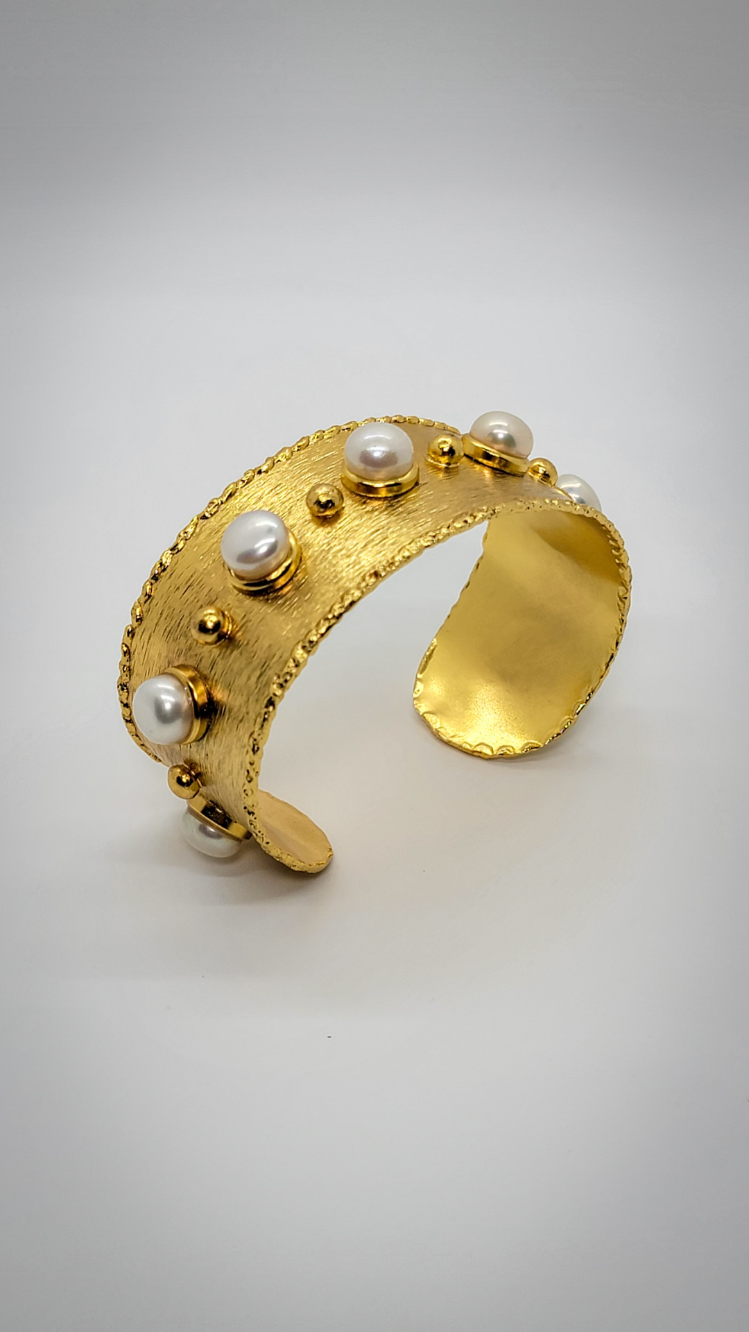 Magnificent Pearled Cuff